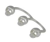 Anel duplo folheado a prata com caveiras